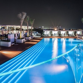 Ngắm bể bơi chỉ dành cho dân nhà giàu trong khách sạn xa xỉ nhất thế giới