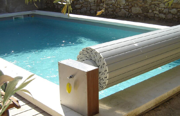 Nhập khẩu và phân phối thiết bị hồ bơi