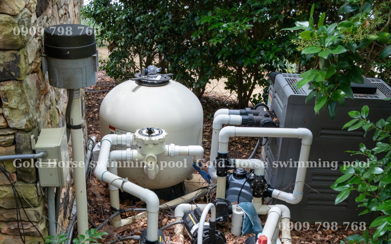 alt="cung cấp và lắp đặt thiết bị hồ bơi"